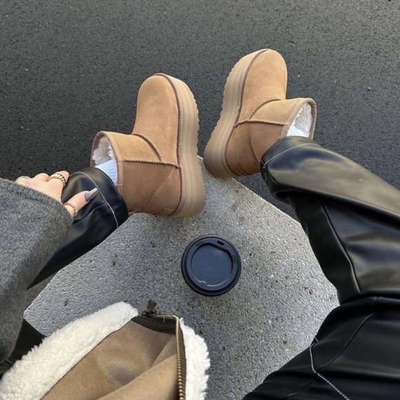 UGG Women's Classic Mini Platform Boot - Picture 2 of 9